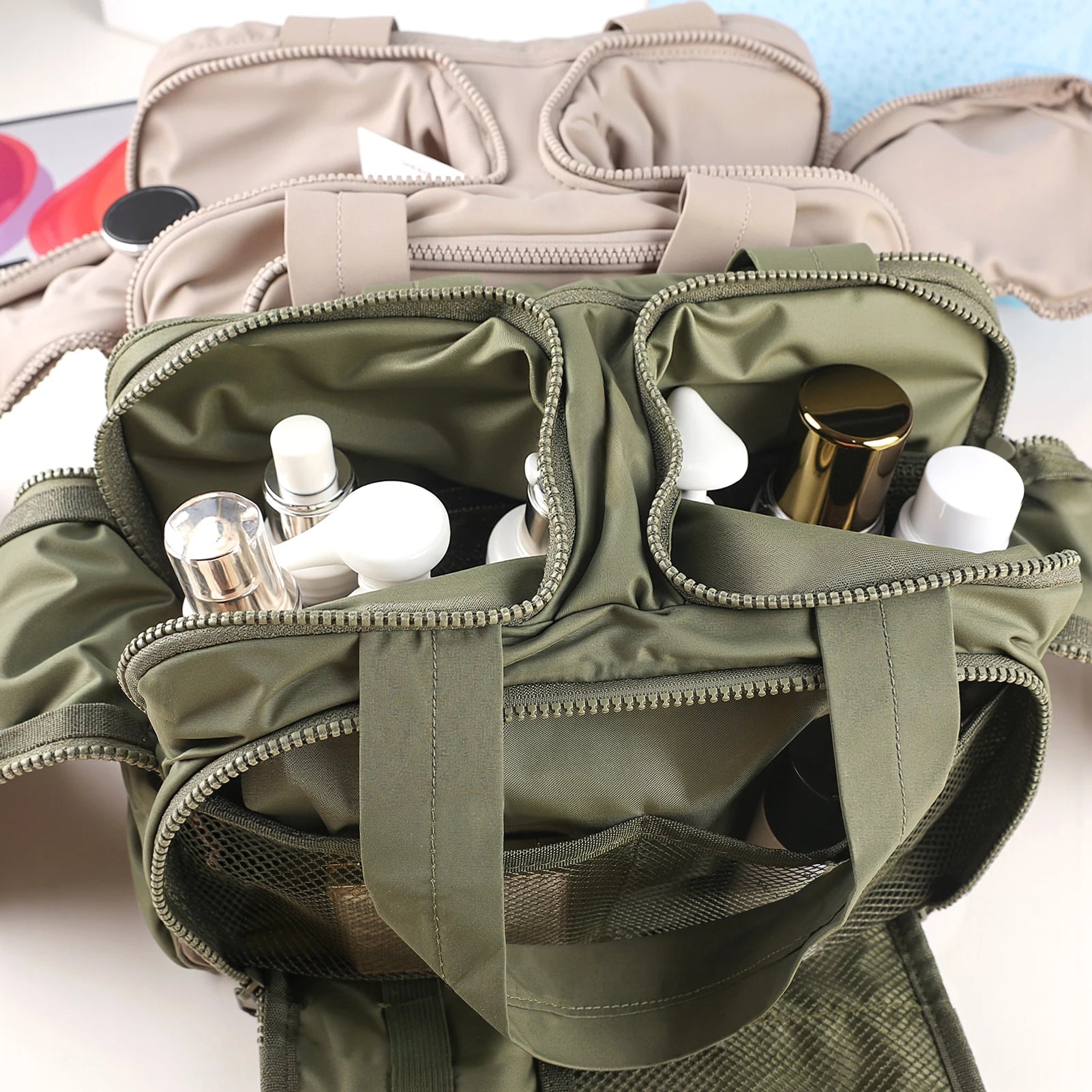Trousse de Toilette de Soin & Maquillage Portable – Multi-Compartiments avec Séparation Sec et Humide pour Voyage