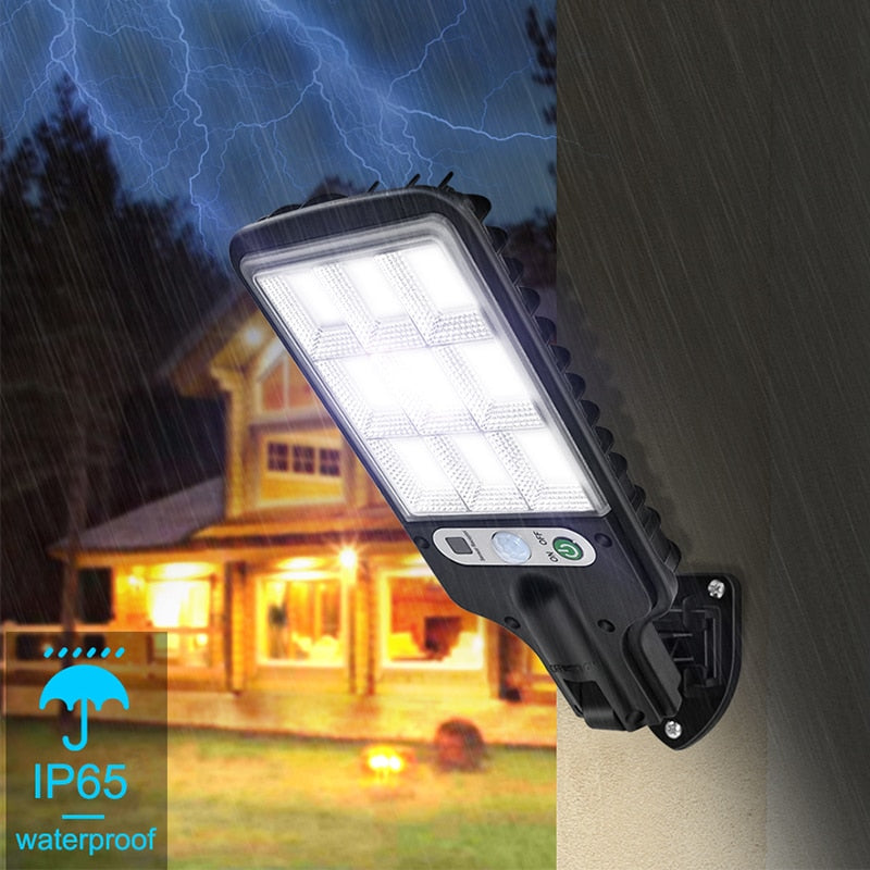 Long-Range Solar Street Light