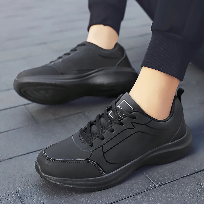Men's lightweight lace-up sneakers