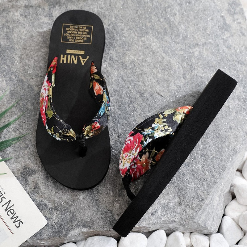 Tong Exotique Doté avec Lanière de Soie
