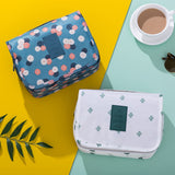 Trousse de toilette pratique à suspendre