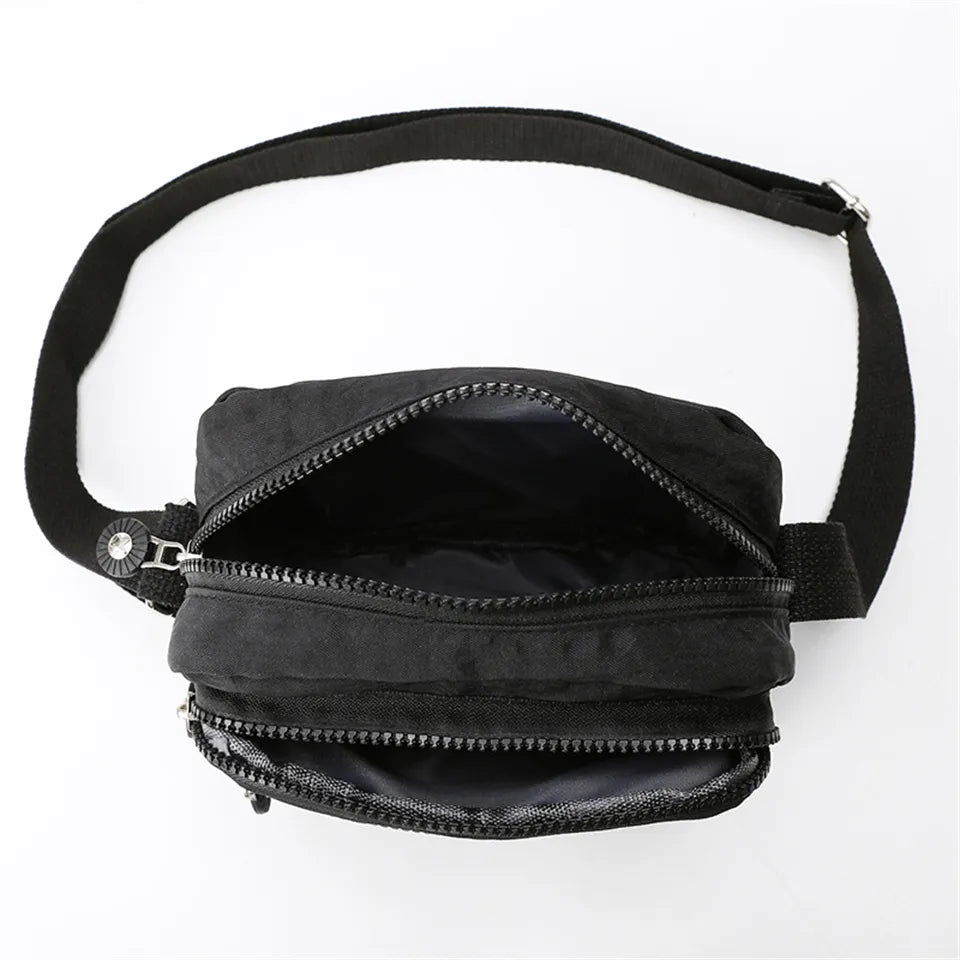 Lightweight large capacity shoulder bag