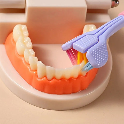 Brosse à dents à trois côtés en forme de V