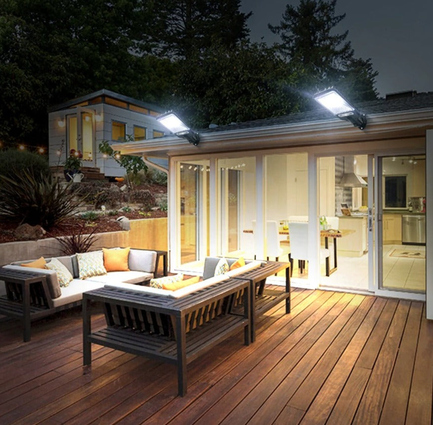 Long-Range Solar Street Light