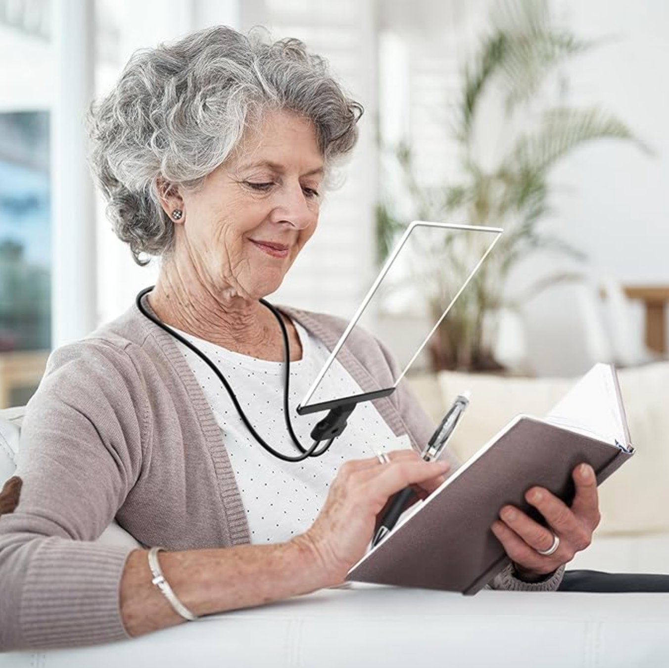 Hands-free Neck Magnifier - 3x Magnification
