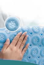 Massaging bath mat